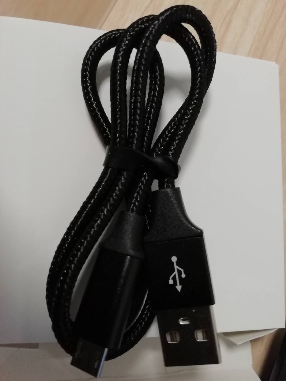 A high-end USB cable with durable cloth wrapped