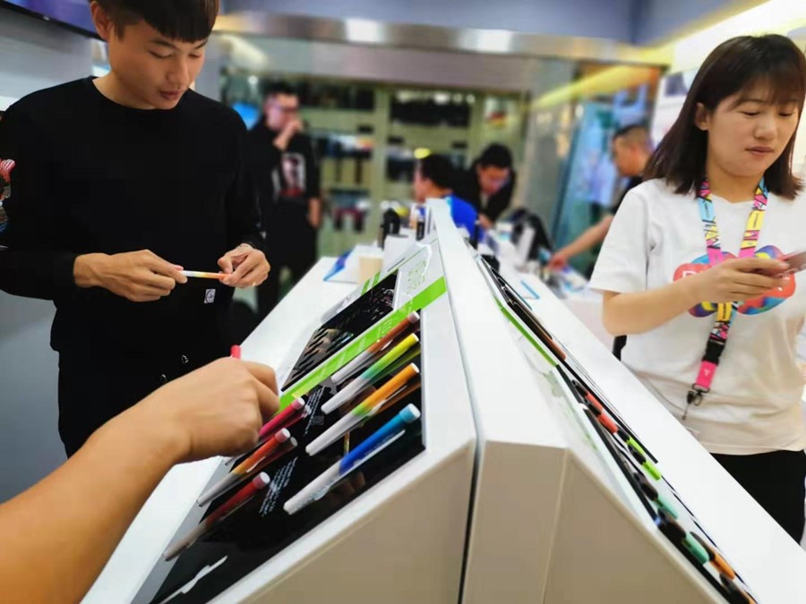 e-cigarette brand has experienced a round of reshuffle and transferred to offline channels.