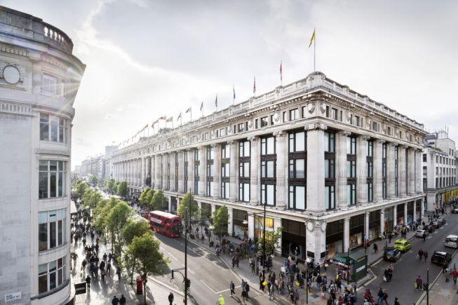 Myst Labs settled in Selfridges, a famous high-end department store in the UK